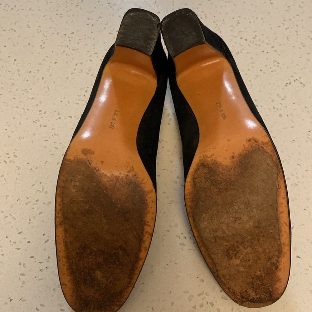 Ferragamo vintage black suede pumps in size 8.5 AA. - Picture 7 of 9
